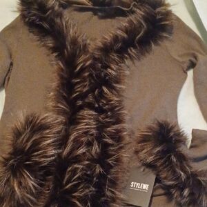 STYLEWE Brown V-Neck Sweater with Faux Fur Trim